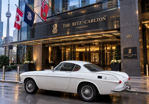 White 1971 Volvo P1800 coupe